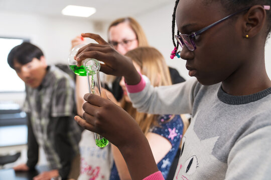 Pupils do science experiments