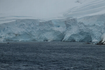 Fototapeta na wymiar Sailing the Lemaire Chanel Antartic Peninsula