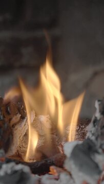 fuego y brasas para cocinar