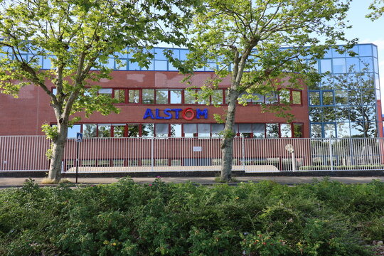 Le si&egrave;ge de l'entreprise ALSTOM, fabricant de trains, de m&eacute;tros et de tramways, vu de l'ext&eacute;rieur, ville de Belfort, territoire de Belfort, France