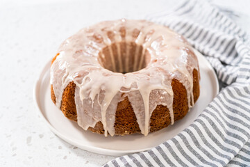 Simple vanilla bundt cake from box cake