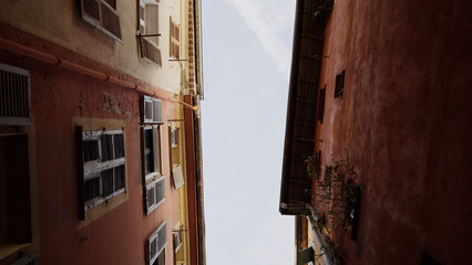 Fototapeta na wymiar Worms eye slow motion shot of old town of Nice in spring