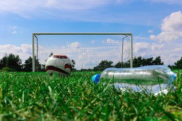Football + water for hot days © Maksymilian