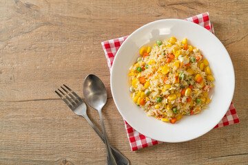 fried rice with mixed vegetable (carrot, green bean peas, corn) and egg