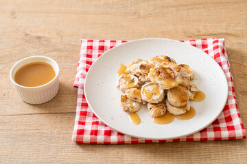 Grills Banana with Caramel Sauce