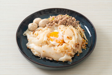 dried spicy noodles with minced pork, meatballs and egg