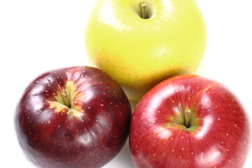 3種類のりんご（秋映、シナノスイート、シナノゴールド）