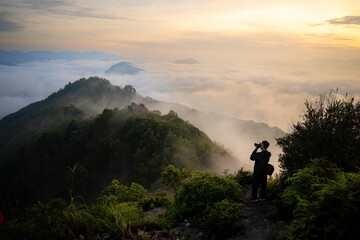 Obraz premium Scenic point Gunungsilipat in morning sunrise with beautiful sky and mist at AiYoeweng sub-district, Betong area, Yala province, Thailand.