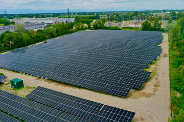 Centrale solaire photovoltaïque d'Ottmarsheim en Alsace
28000 panneaux solaires pour une production d'une puissance de 15,5 MW