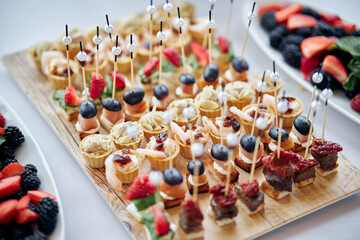 pizza with ham and cheese