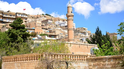 Mardin is a city in southeastern Turkey. Known for its Arab architecture and for its strategic position. From its altitude and rocky buttresses it allows you to dominate northern Mesopotamia