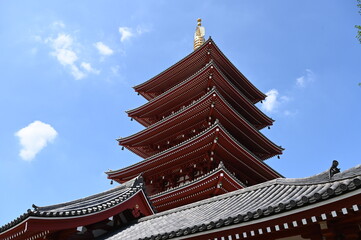 真夏の浅草の浅草寺の五重塔