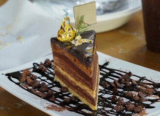 Chocolate meringue cake, soft texture, rich and delicious.