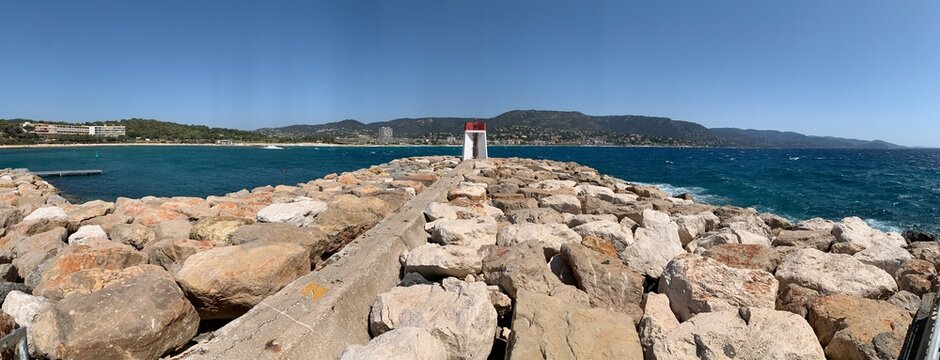 digue et phare de Bormes