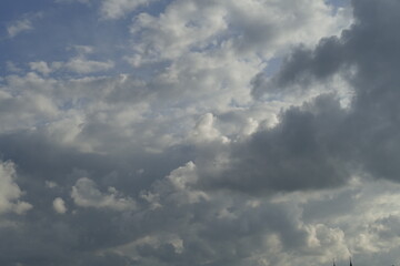 Dunkle und weisse Wolken, Dramatisch bewölkter Himmel, Deutschland
