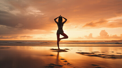 Fototapeta na wymiar silueta de mujer de espaldas haciendo yoga al atardecer en una playa desierta. Ilustración de Ia generativa