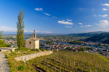 Grand cru vineyard and Chapel of Saint Christopher, Tain l'Hermitage, Rhone-Alpes, France - obrazy, fototapety, plakaty