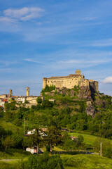 Fototapeta na wymiar Bardi castle (Castello di Bardi) with town, province of Parma, Emilia Romagna