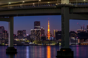 Fototapeta na wymiar Blue hour city view of the Tokyo Tower and city lights views from under the Rainbow Bridge