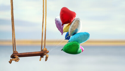 Schaukel mit bunten Luftballons