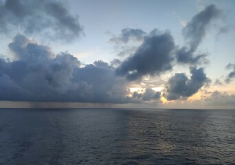 Fototapeta premium Raining day in the Pacific ocean 