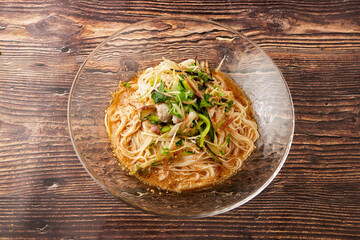 豚バラ肉と夏野菜のゴマだれそうめん