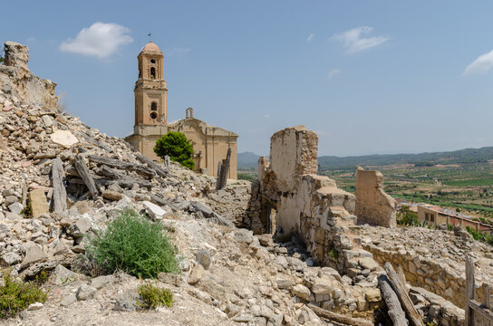Testimonio de la guerra civil espa&ntilde;ola ruinas del Poble Vell en Corbera de Ebro,Tarragona, Catalu&ntilde;a, Espa&ntilde;a, Europa