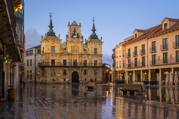 Fototapeta na wymiar A Step Back in Time: Exploring Astorga's Historic City Hall on Plaza Mayor, Spain