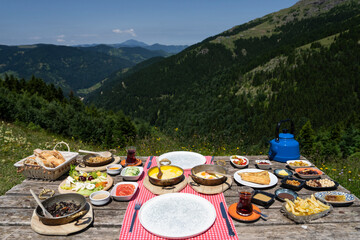 Breakfast and Muhlama Enjoyment Photo, Kümbet Yaylasi Dereli, Giresun Turkey, (Türkiye)