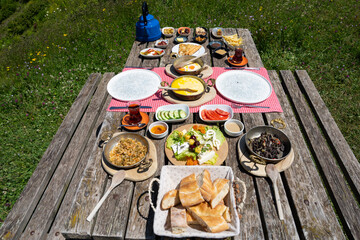 Breakfast and Muhlama Enjoyment Photo, Kümbet Yaylasi Dereli, Giresun Turkey, (Türkiye)