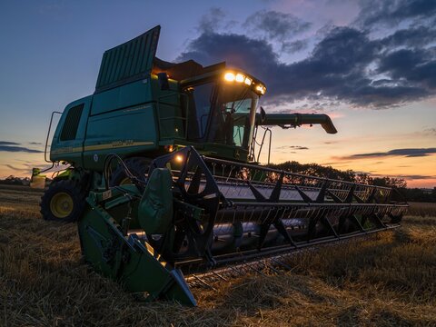 John Deere M&auml;hdrescher Nacht