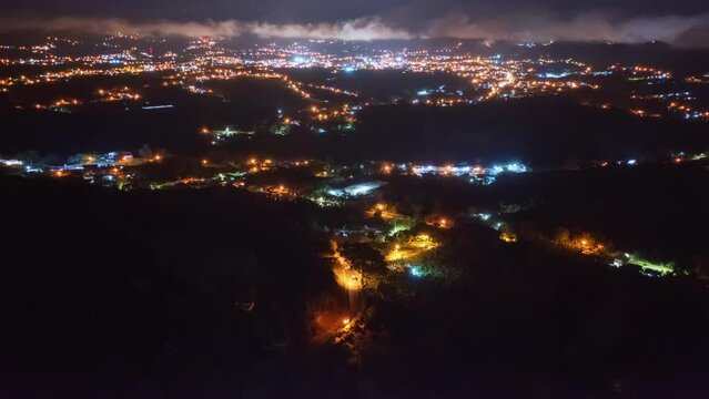 hyperlapse noche auto subiendo