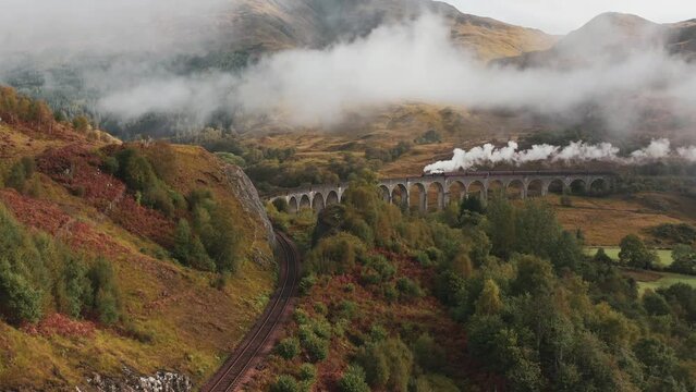 Jacobite Steam train Glenfinnan Viaduct (speed 2x) 60fps