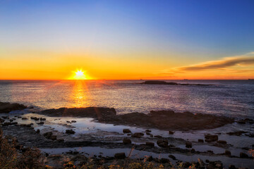 Fototapeta premium Swansea rocks sun horizon