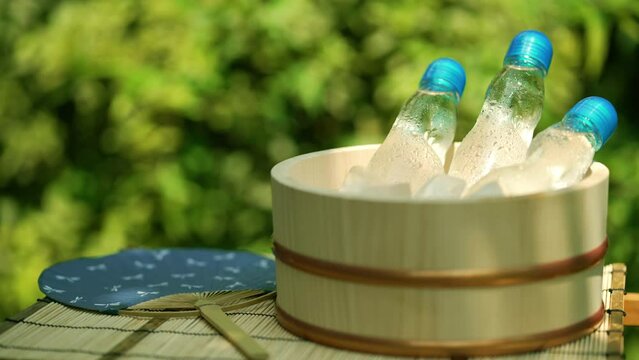 揺れる木漏れ日と木桶で冷える瓶ラムネ / 夏休み・昭和レトロ・日本の夏の風物詩イメージ