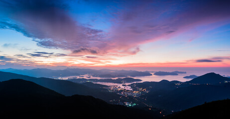 Fototapeta na wymiar sunrise over the mountains and city