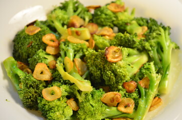 Braised Broccoli - In my opinion, one of the best ways to prepare broccoli!
Photo from our YouTube channel Dicas e Receitas do Ganesha Orgânico