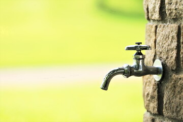 公園の蛇口のある風景