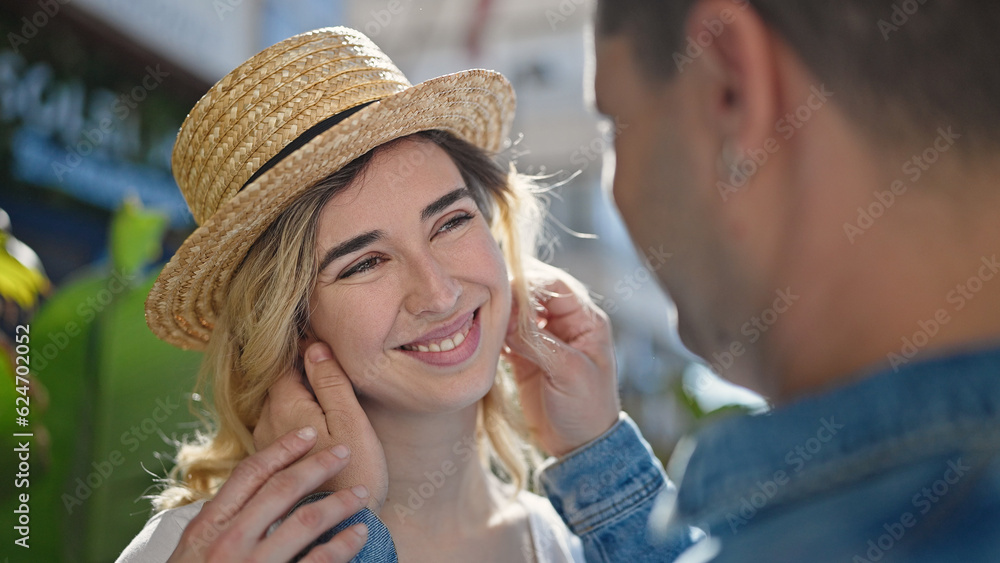 Poster Man and woman couple smiling confident wearing summer hat at park