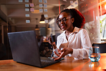 Black businesswoman working on laptop. Portrait of beautiful businesswoman in the office.