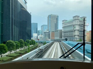 ゆりかもめ　先頭車両の窓から眺める風景