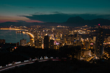 Fototapeta na wymiar Vista panorámica de Benidorm de noche