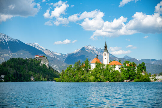 landmark in slovenia with the church on the island yuo can visit by boat