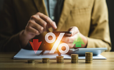 Investors calculate variable interest rates according to benchmarks. Offers flexibility but carries...