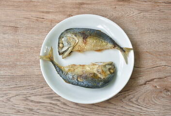 batter fried salty mackerel arranging on plate