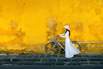Asian woman wearing vietnam culture traditional at Hoi an, Vietnam. - obrazy, fototapety, plakaty