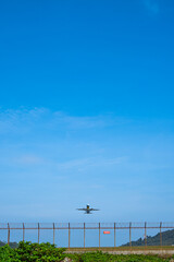The plane was flying over the walls of Phuket Airport at just the right time. Against the backdrop of the blue sky
