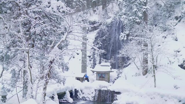 冬の出羽三山神社 須賀の滝