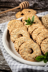 Shortbread cookies with honey.