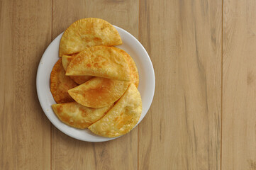 prato com pastéis deliciosos 